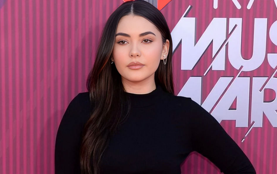 Atiana De La Hoya